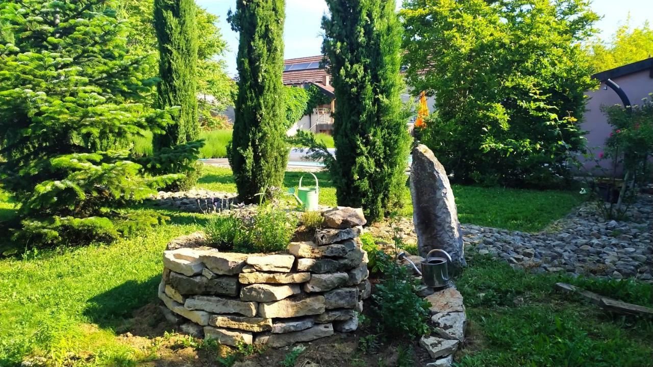 Clos Des Chenevieres, 3 Etoiles Comblanchien Exterior photo